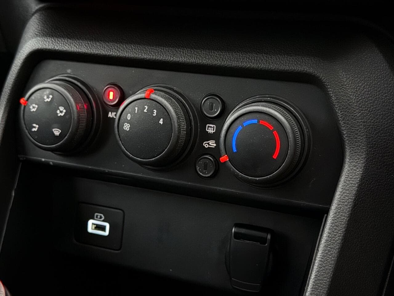 Dacia Sandero thumbnail Misc Controls