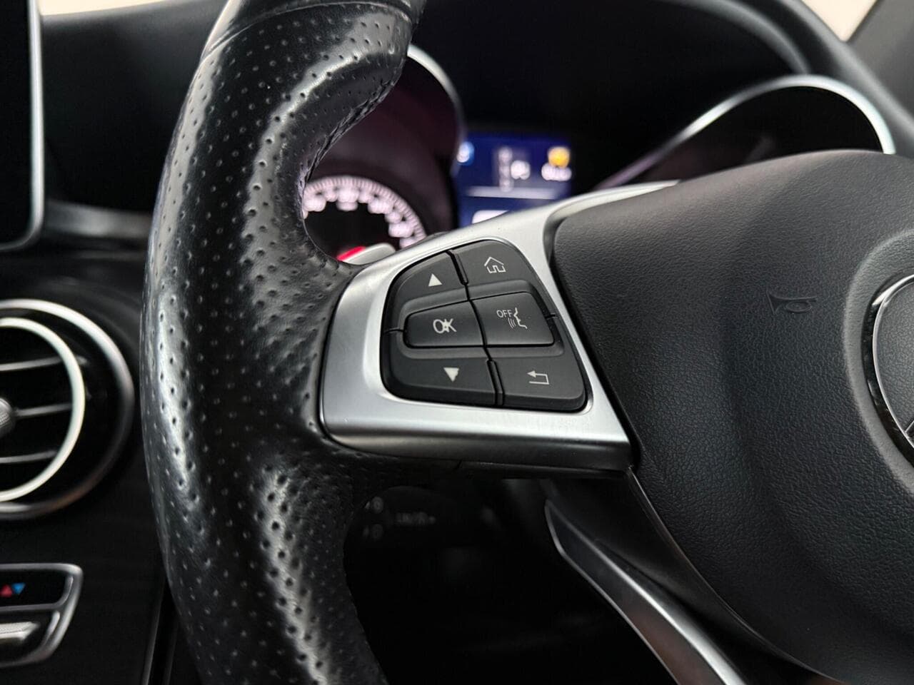 Mercedes-Benz GLC thumbnail Misc Controls