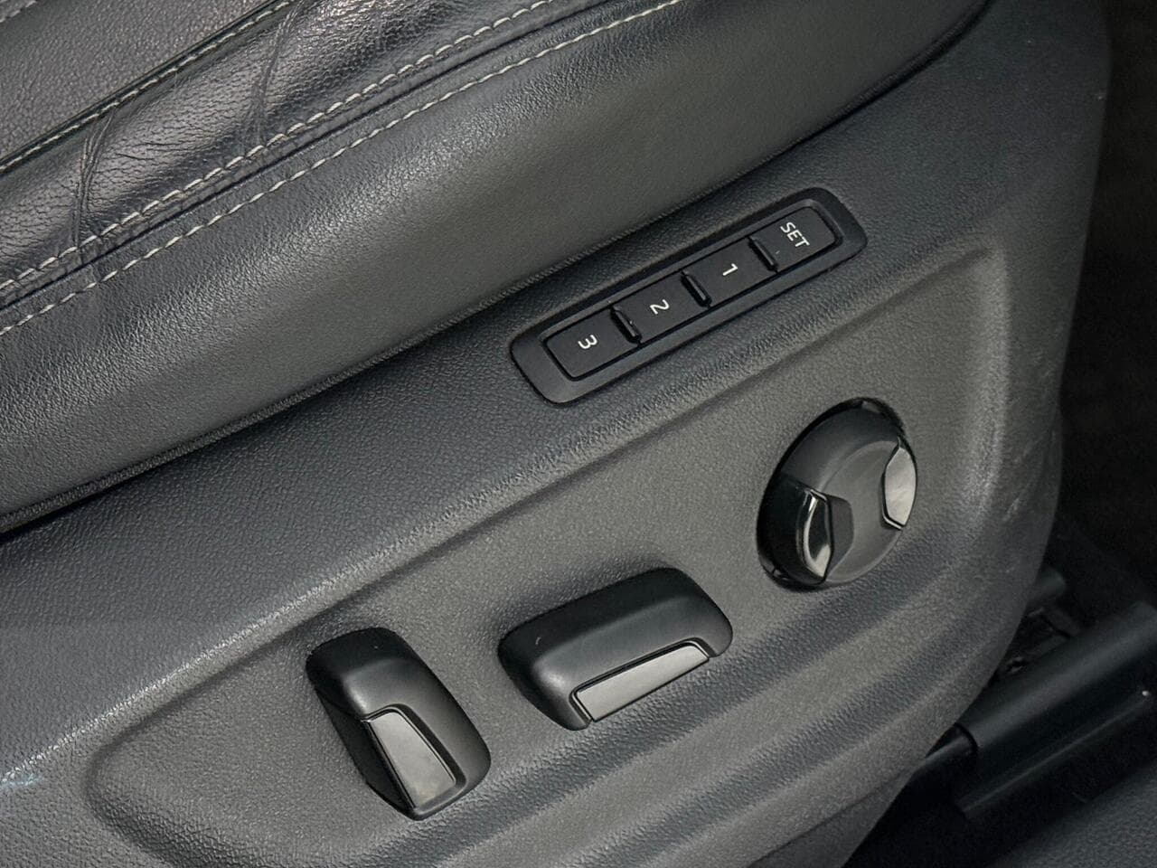 Skoda Karoq thumbnail Misc Controls