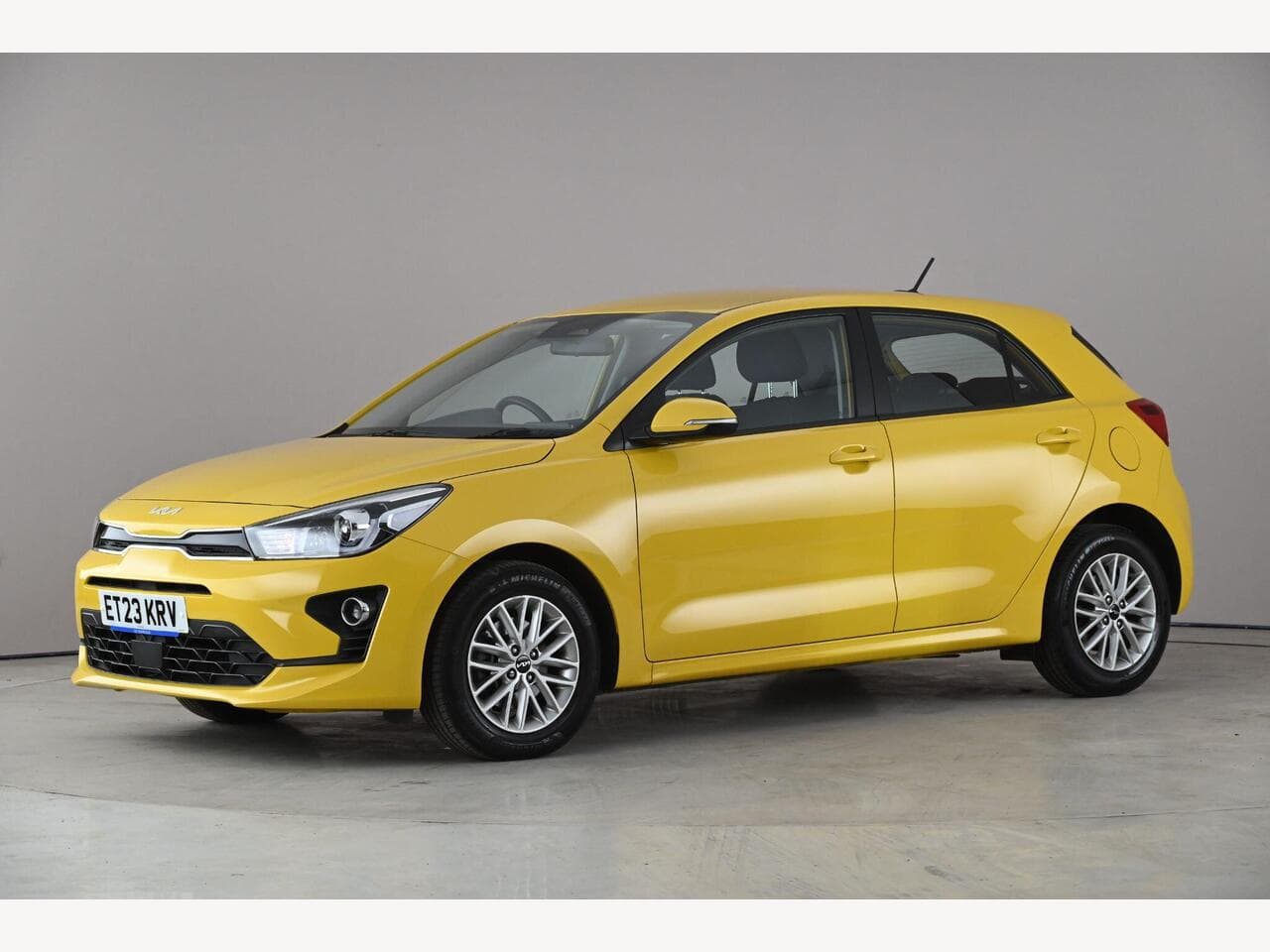 Kia Rio thumbnail Front Left