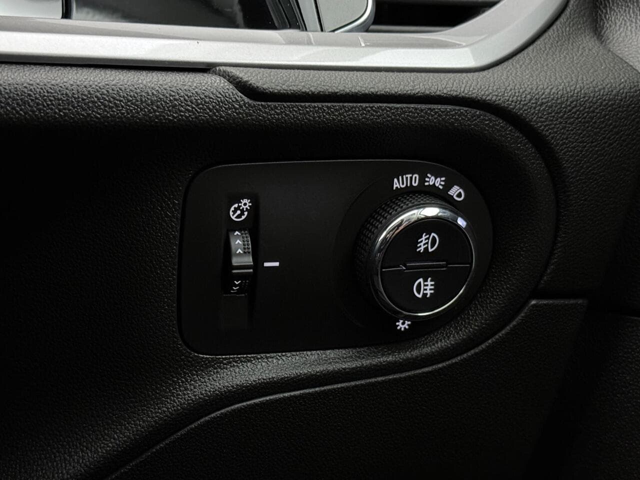 Vauxhall Grandland thumbnail Misc Controls