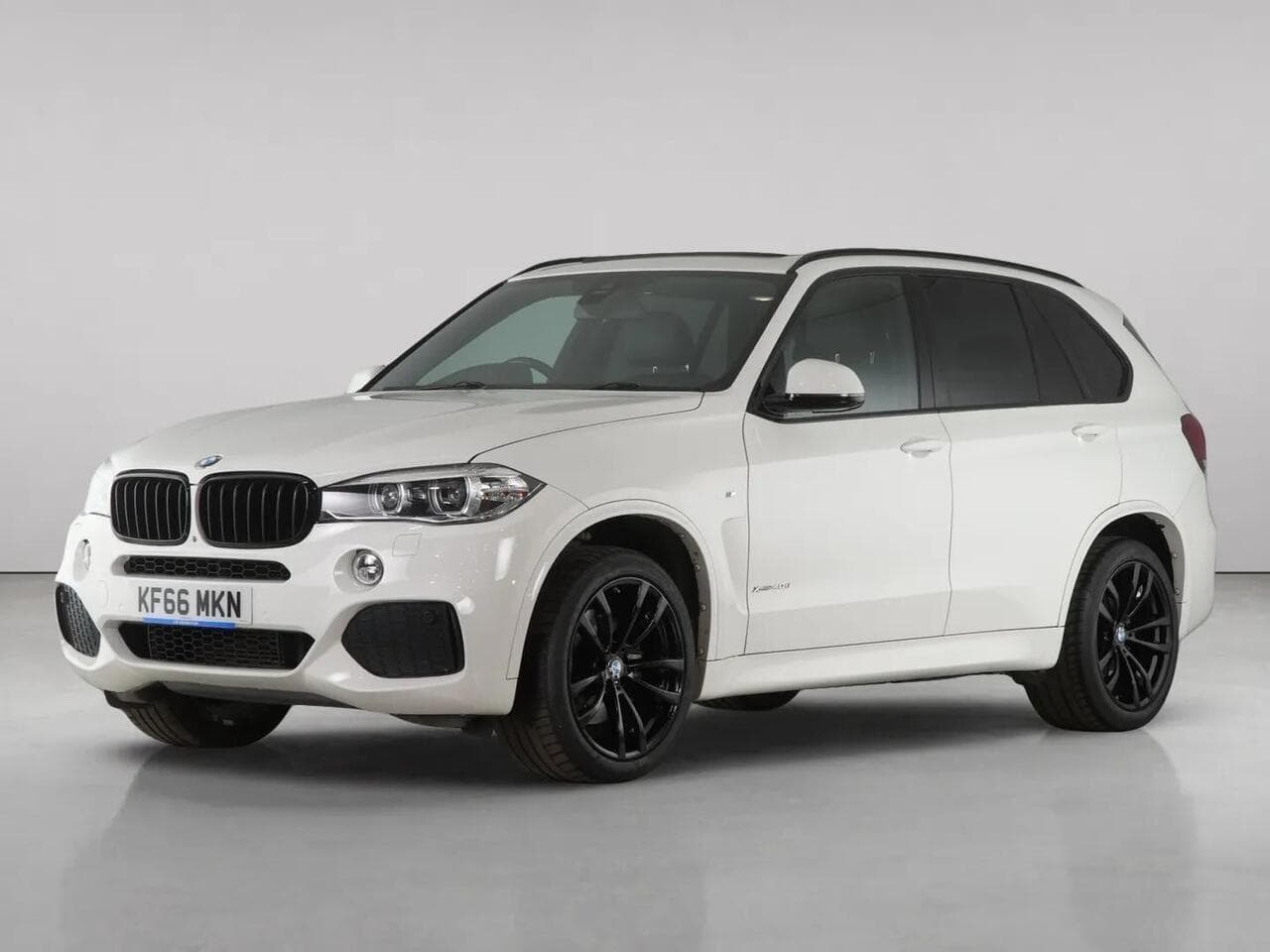 BMW X5 thumbnail Front Left