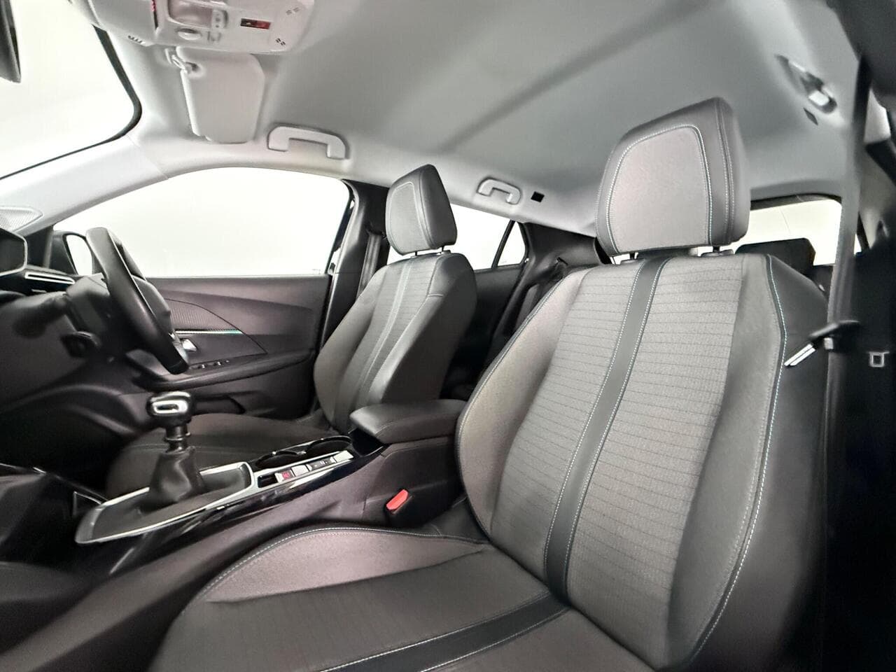 Peugeot 2008 thumbnail Seat Front Passenger