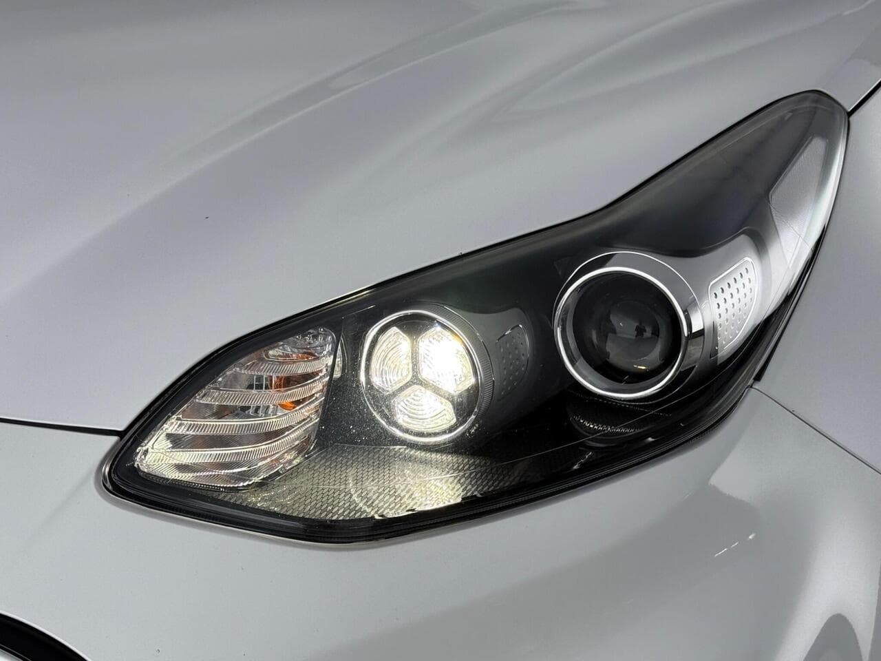 Kia Sportage thumbnail Lights Front