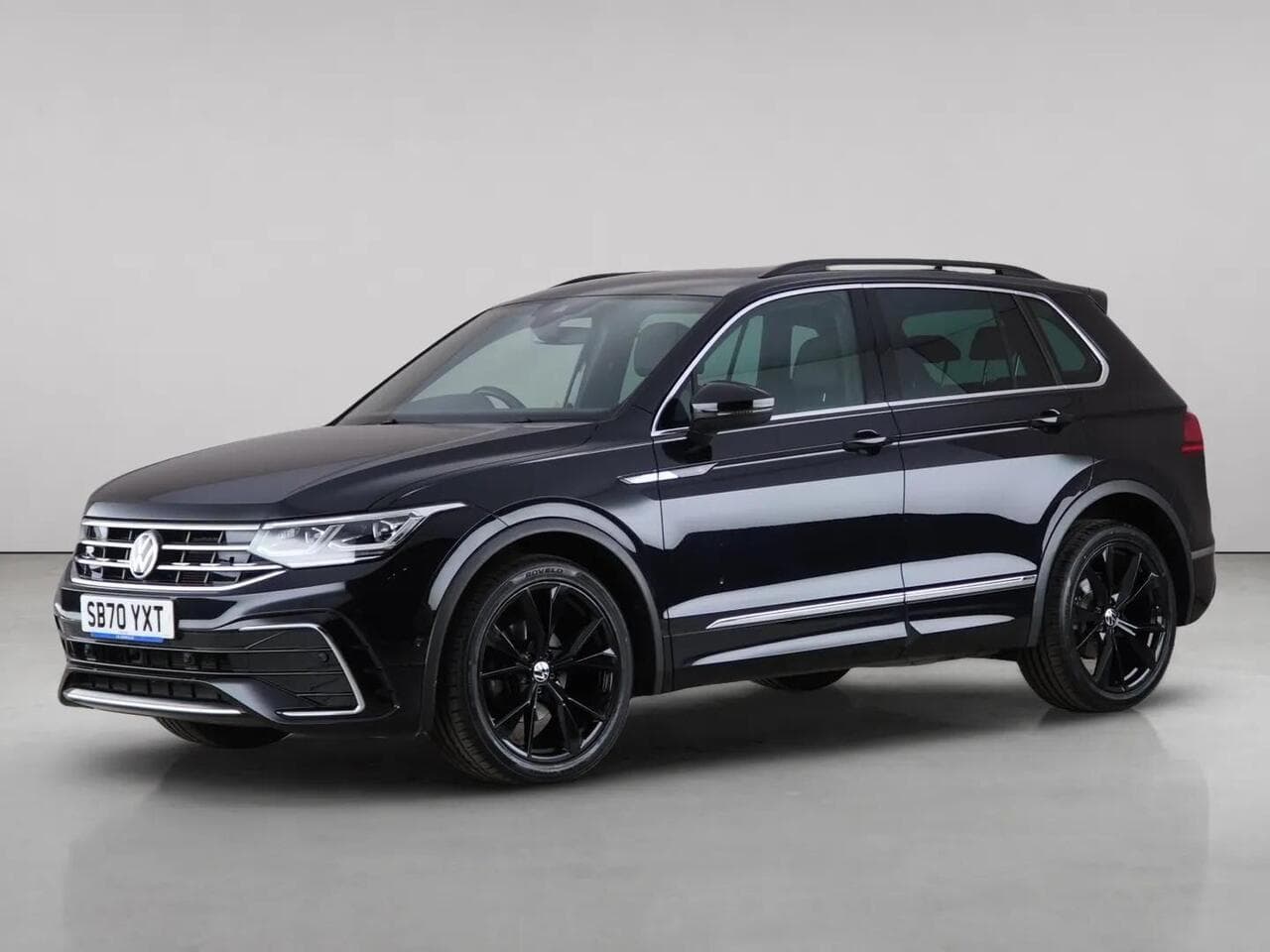 Volkswagen Tiguan thumbnail Front Left