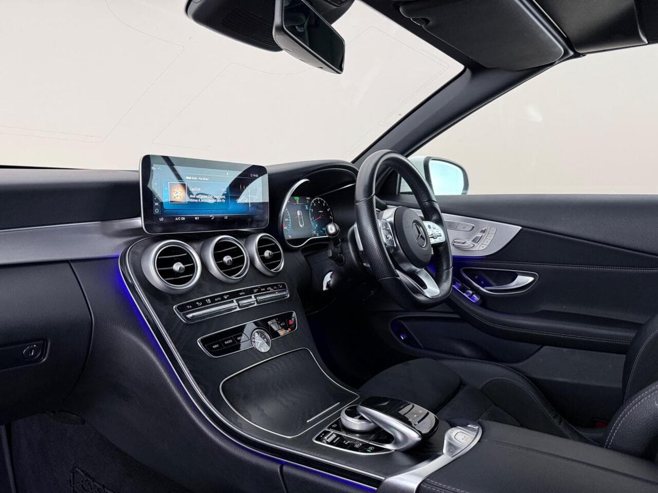 Mercedes-Benz C Class thumbnail Interior Front