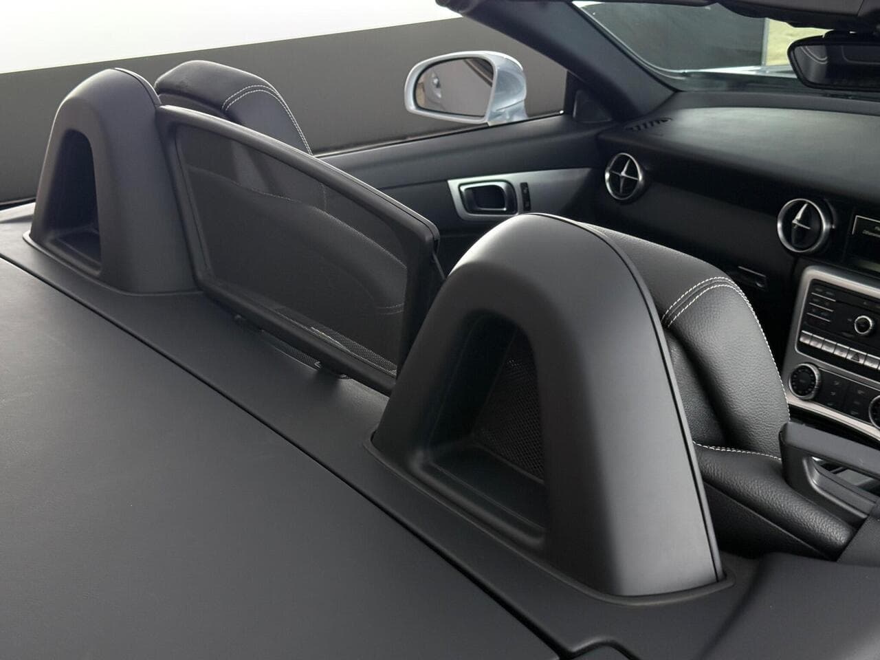 Mercedes-Benz SLC thumbnail Interior Front