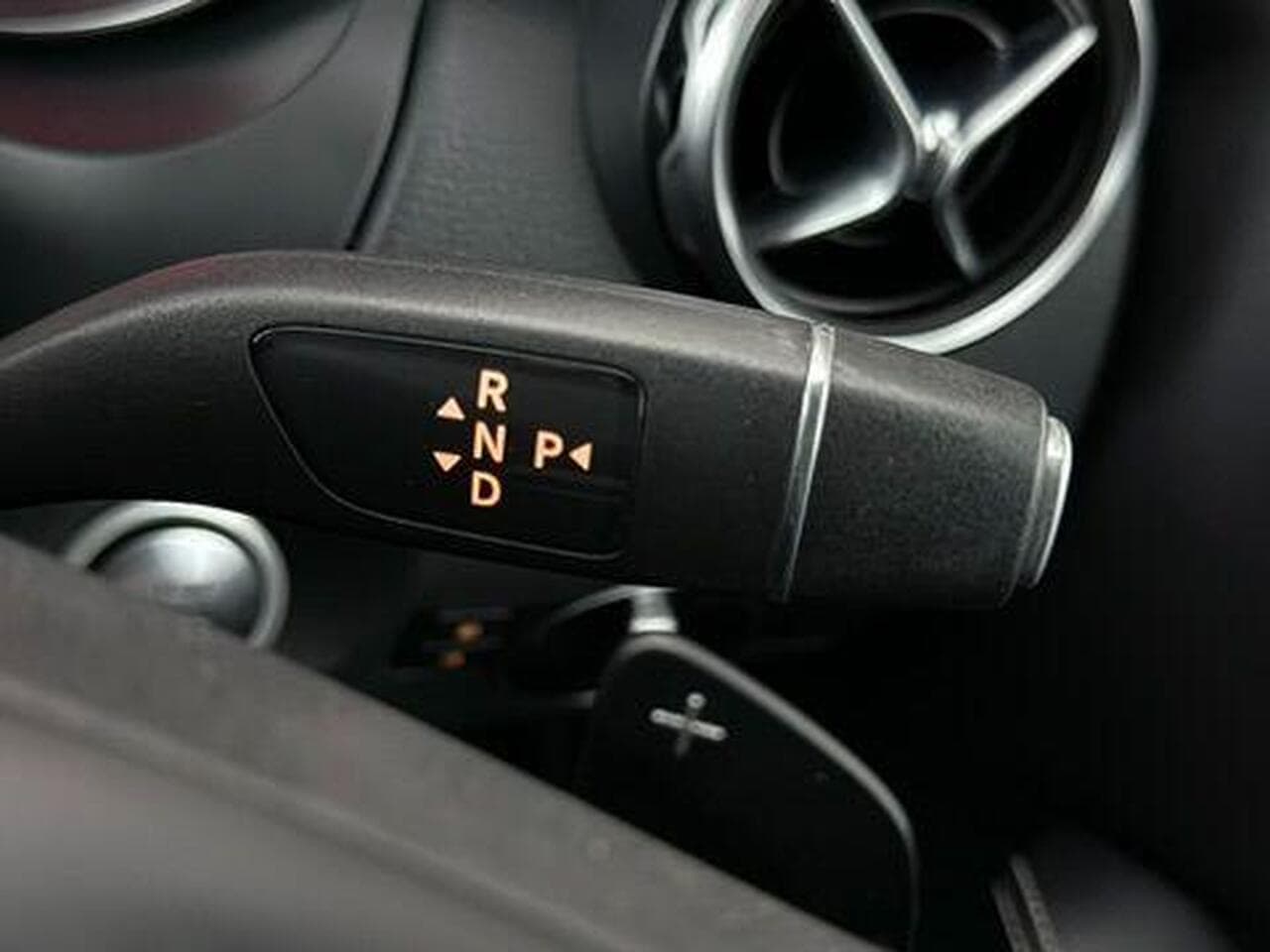 Mercedes-Benz GLA thumbnail Misc Controls