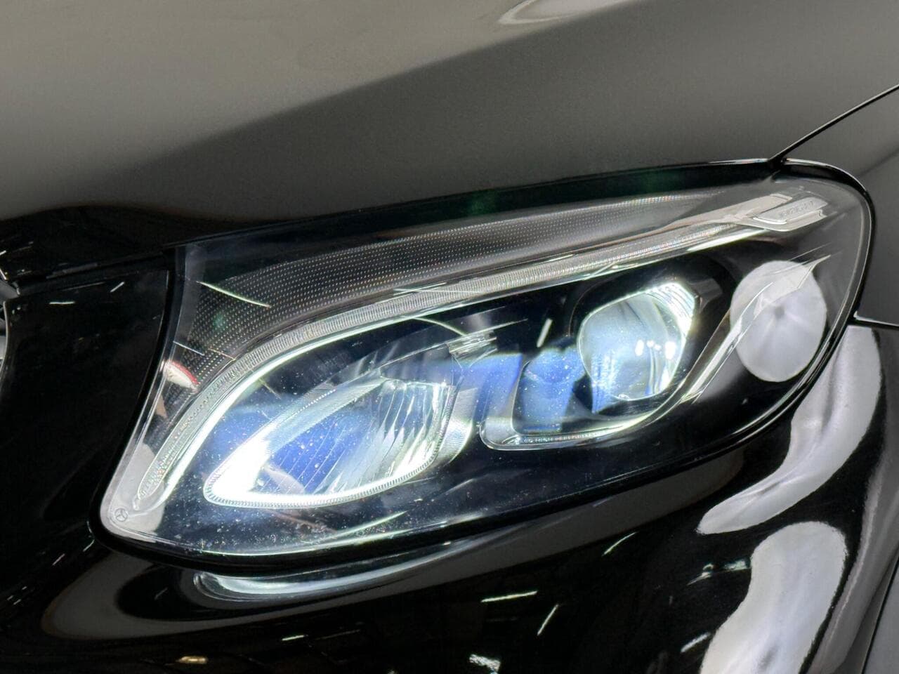 Mercedes-Benz GLC thumbnail Lights Front