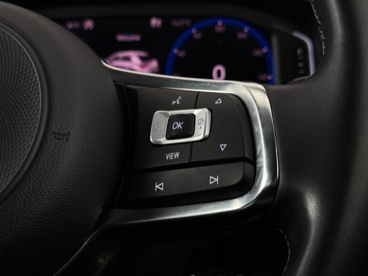 Volkswagen T-Roc thumbnail Misc Controls