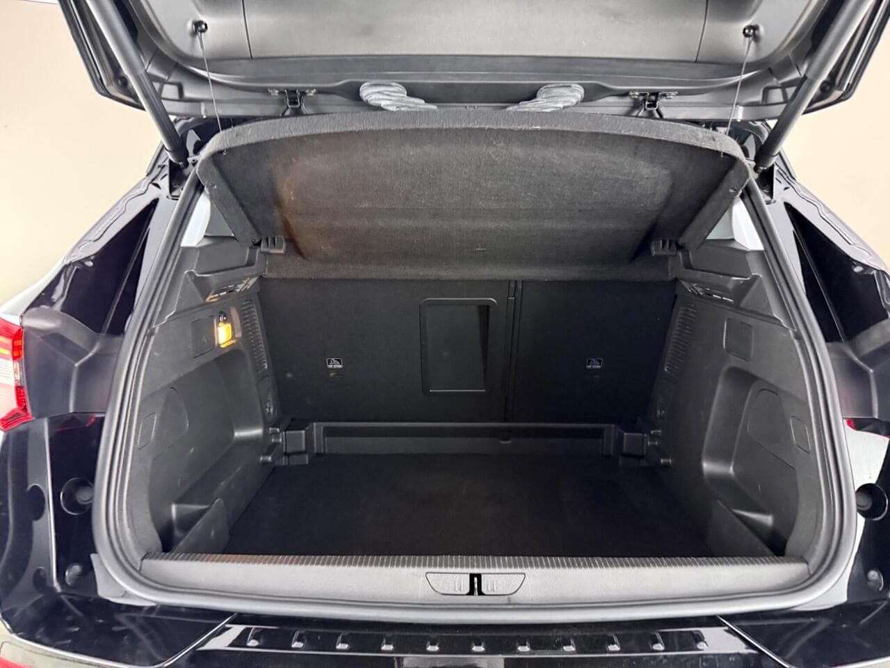 Vauxhall Grandland thumbnail Boot