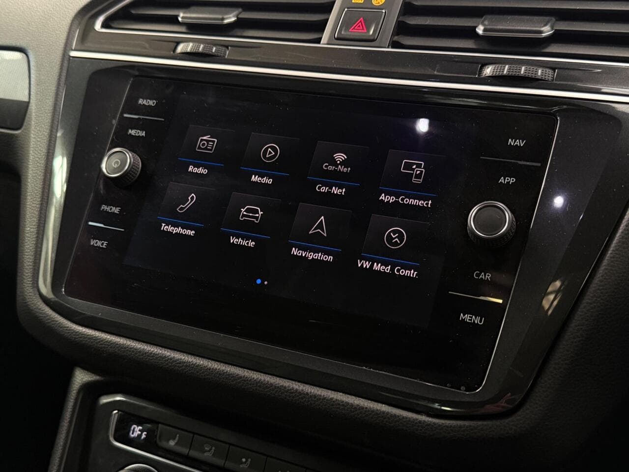 Volkswagen Tiguan thumbnail Infotainment System