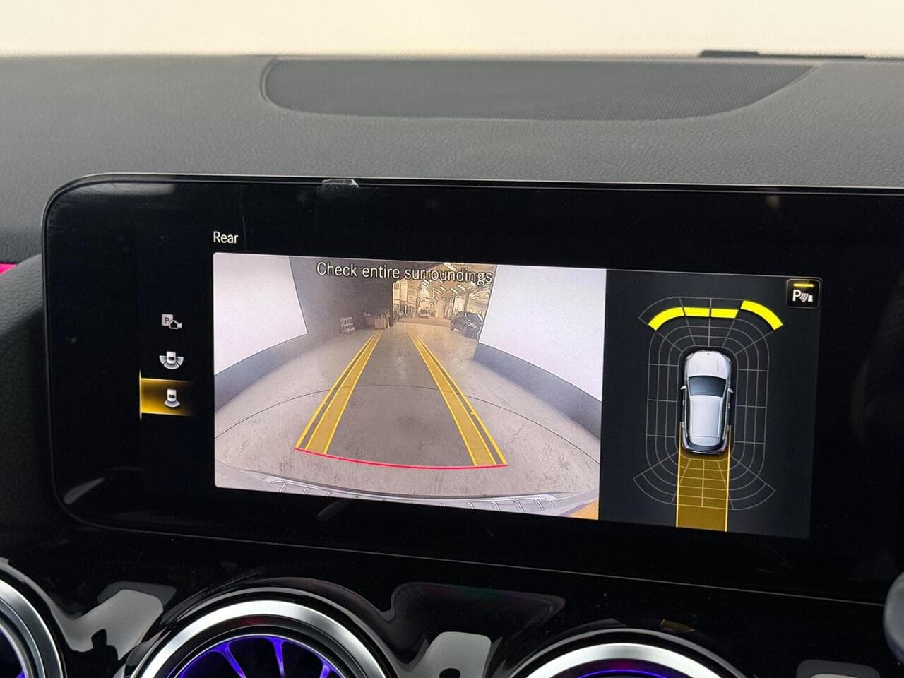 Mercedes-Benz GLA thumbnail Infotainment System