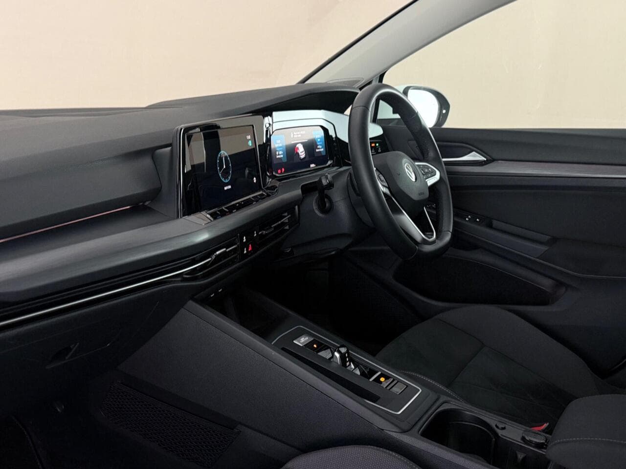 Volkswagen Golf thumbnail Interior Front