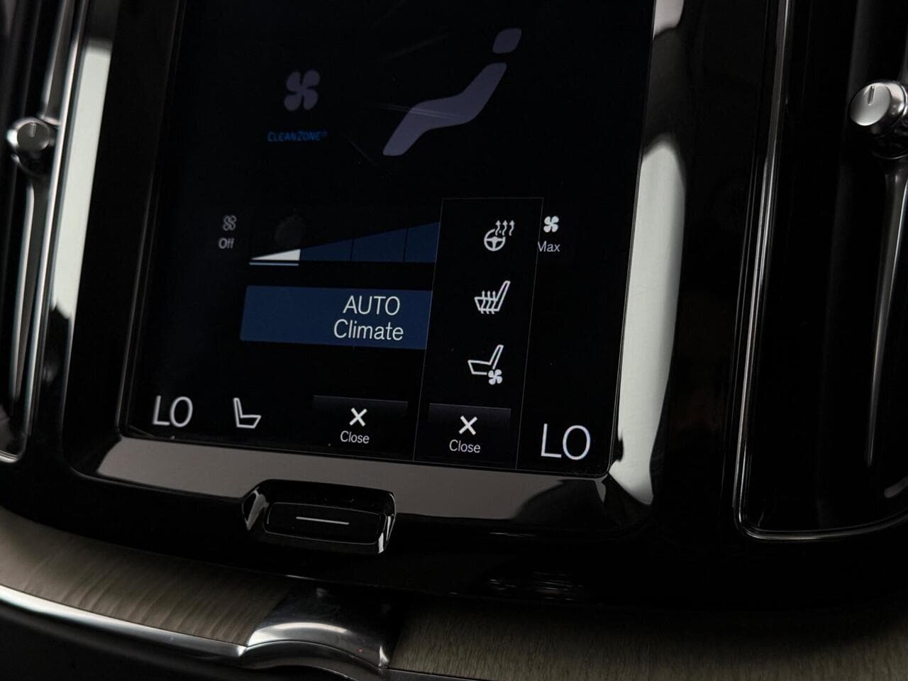 Volvo XC60 thumbnail Infotainment System