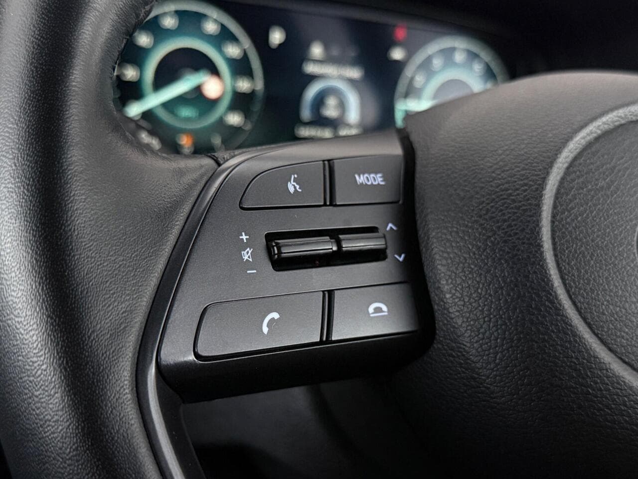 Hyundai BAYON thumbnail Misc Controls
