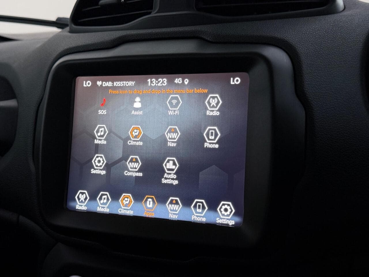 Jeep Renegade thumbnail Infotainment System