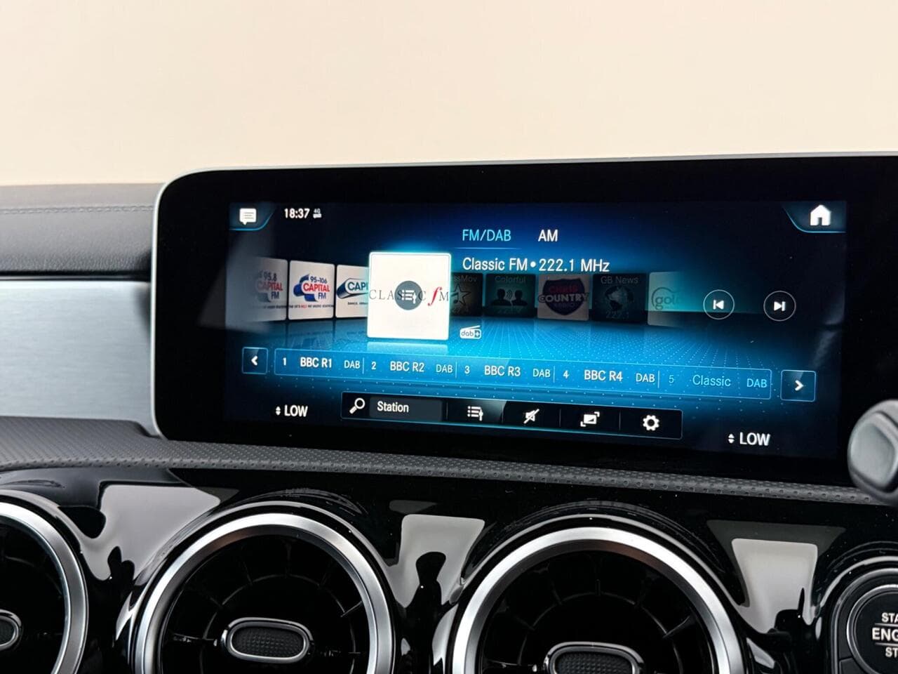 Mercedes-Benz CLA thumbnail Infotainment System