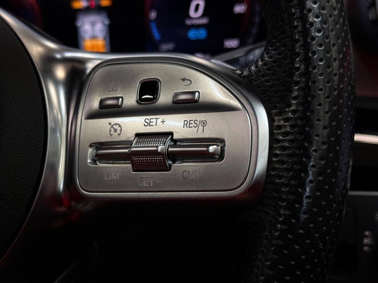 Mercedes-Benz CLA thumbnail Misc Controls