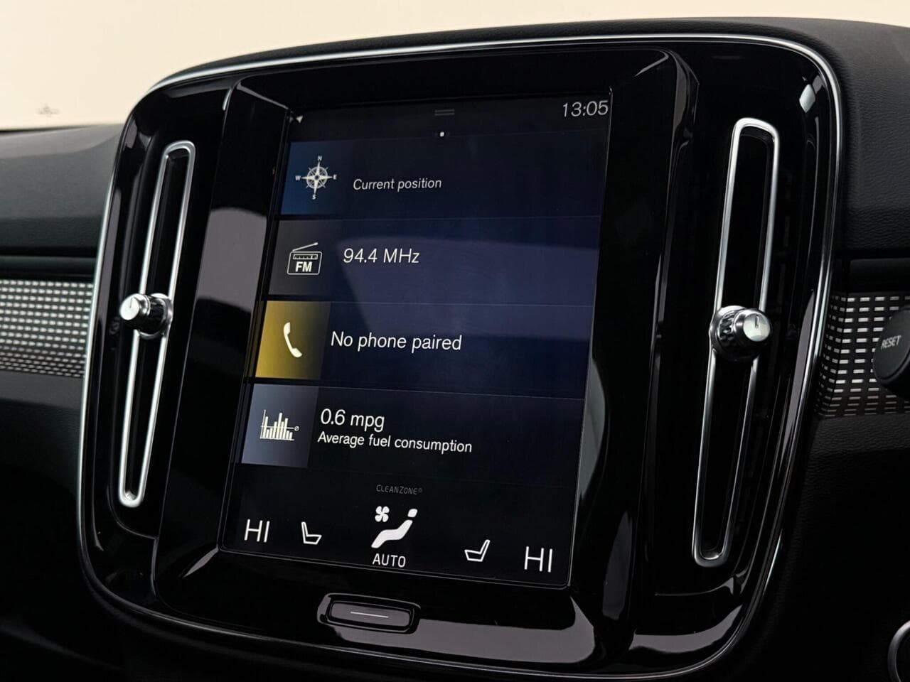 Volvo XC40 thumbnail Infotainment System