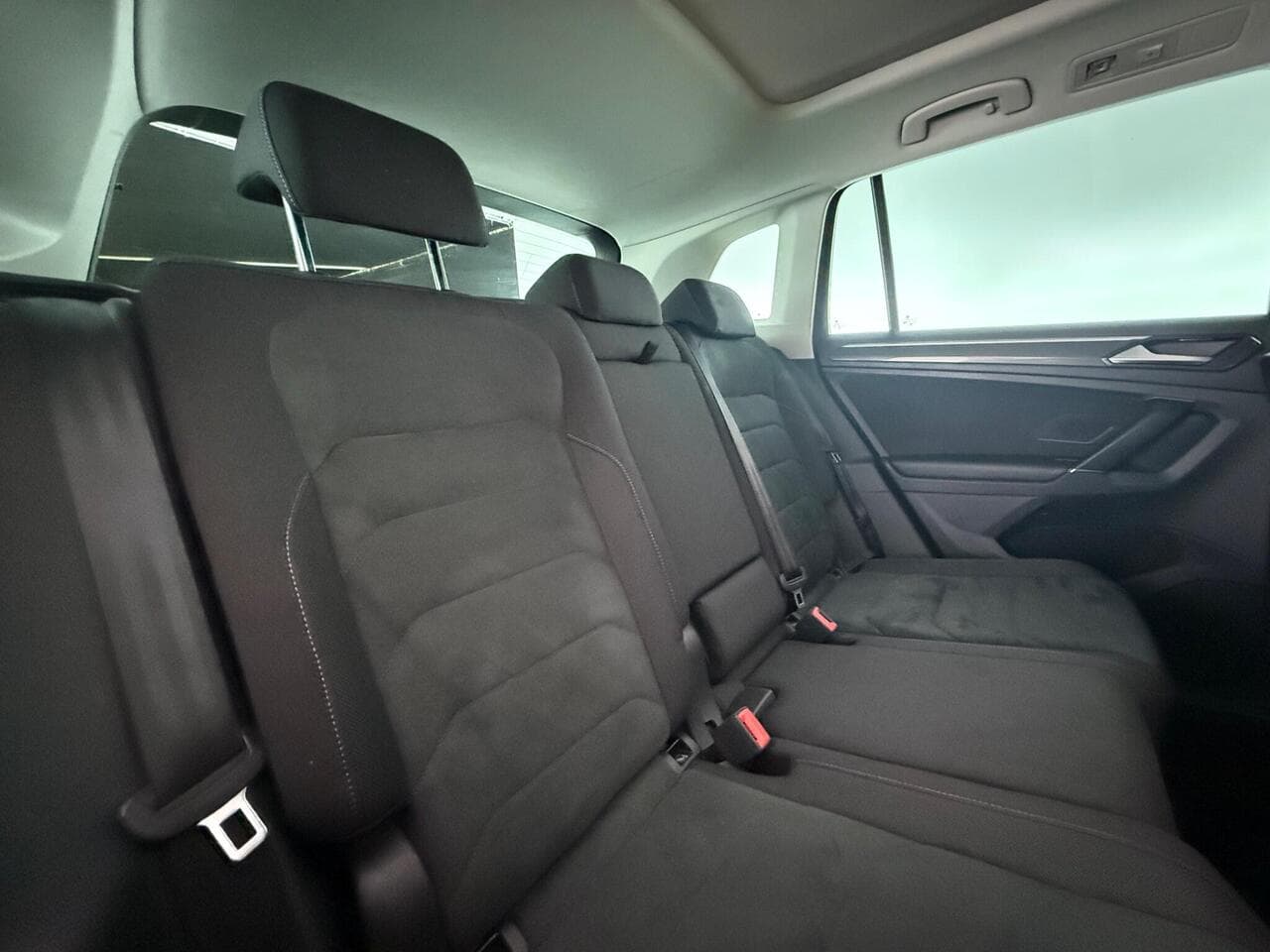 Volkswagen Tiguan thumbnail Seats Rear