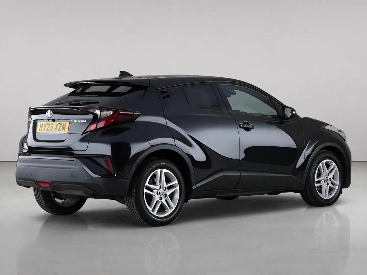 Toyota C-HR thumbnail Rear Right