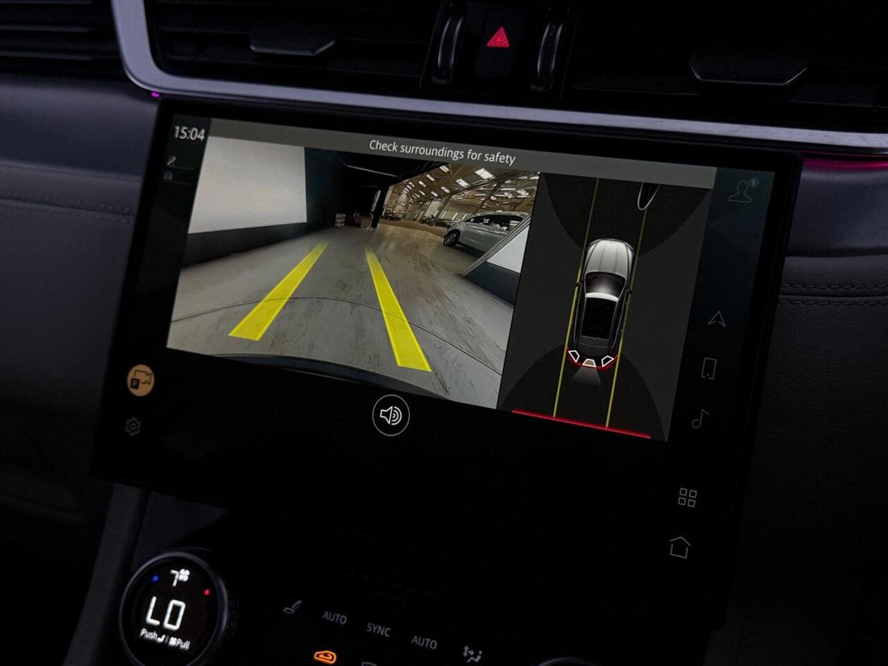Jaguar F-PACE thumbnail Infotainment System