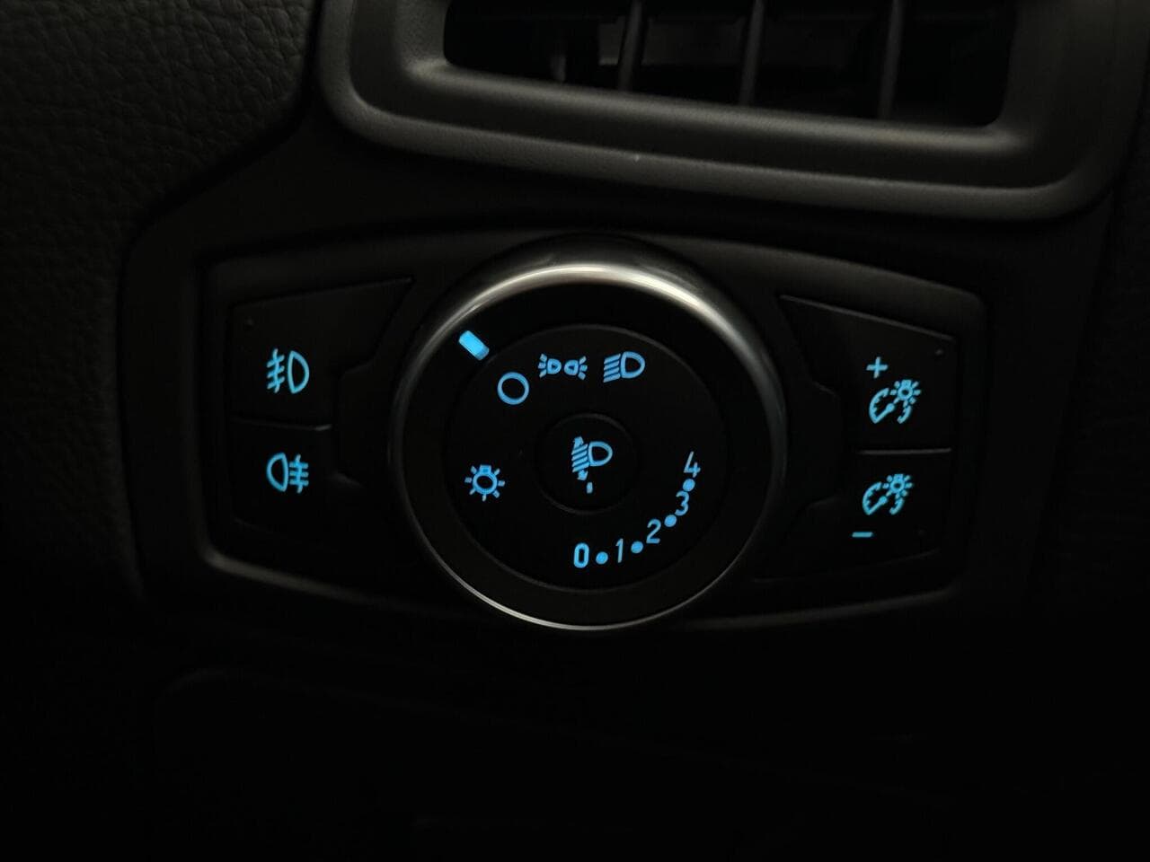 Ford Focus thumbnail Misc Controls