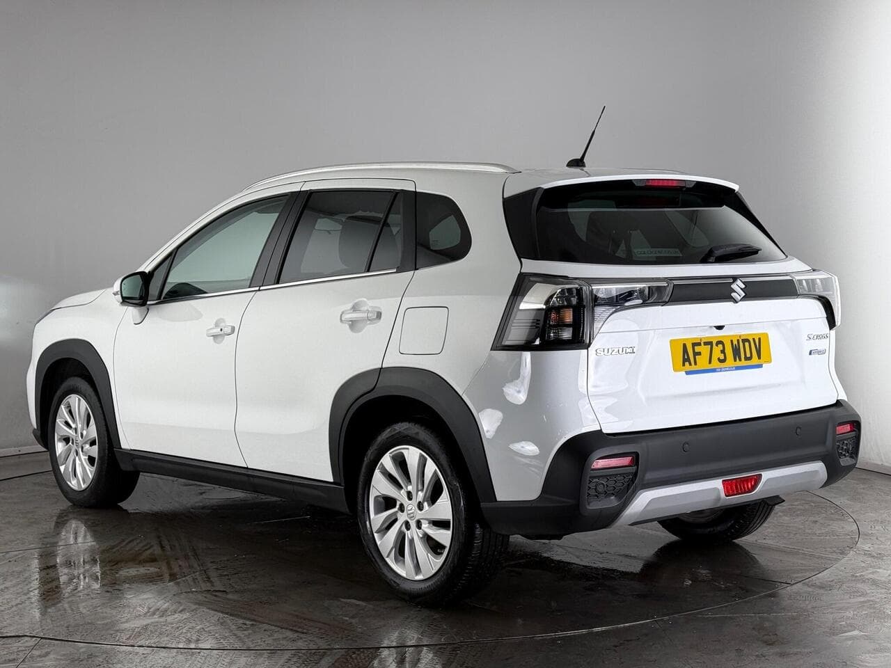 Suzuki S-Cross thumbnail Rear Left