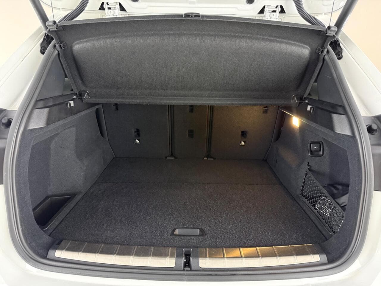 BMW X1 thumbnail Boot