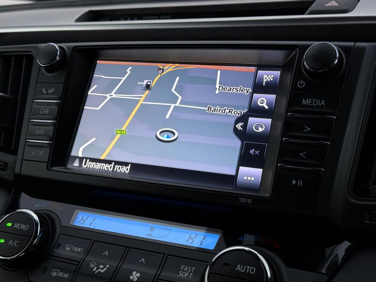 Toyota RAV4 thumbnail Infotainment System