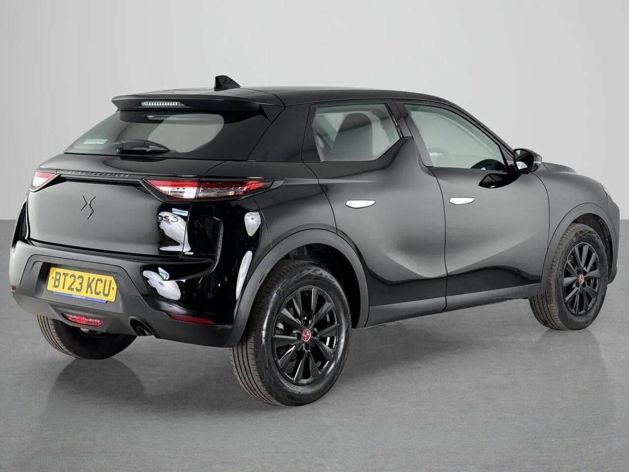DS AUTOMOBILES DS 3 thumbnail Rear Right