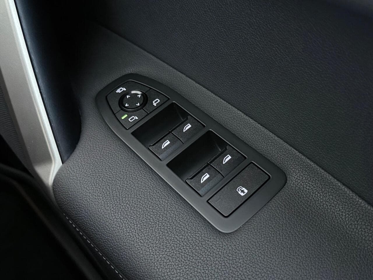 BMW iX thumbnail Misc Controls
