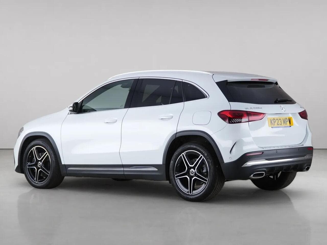 Mercedes-Benz GLA thumbnail Side Left