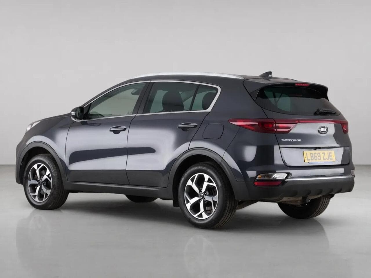 Kia Sportage thumbnail Rear Left