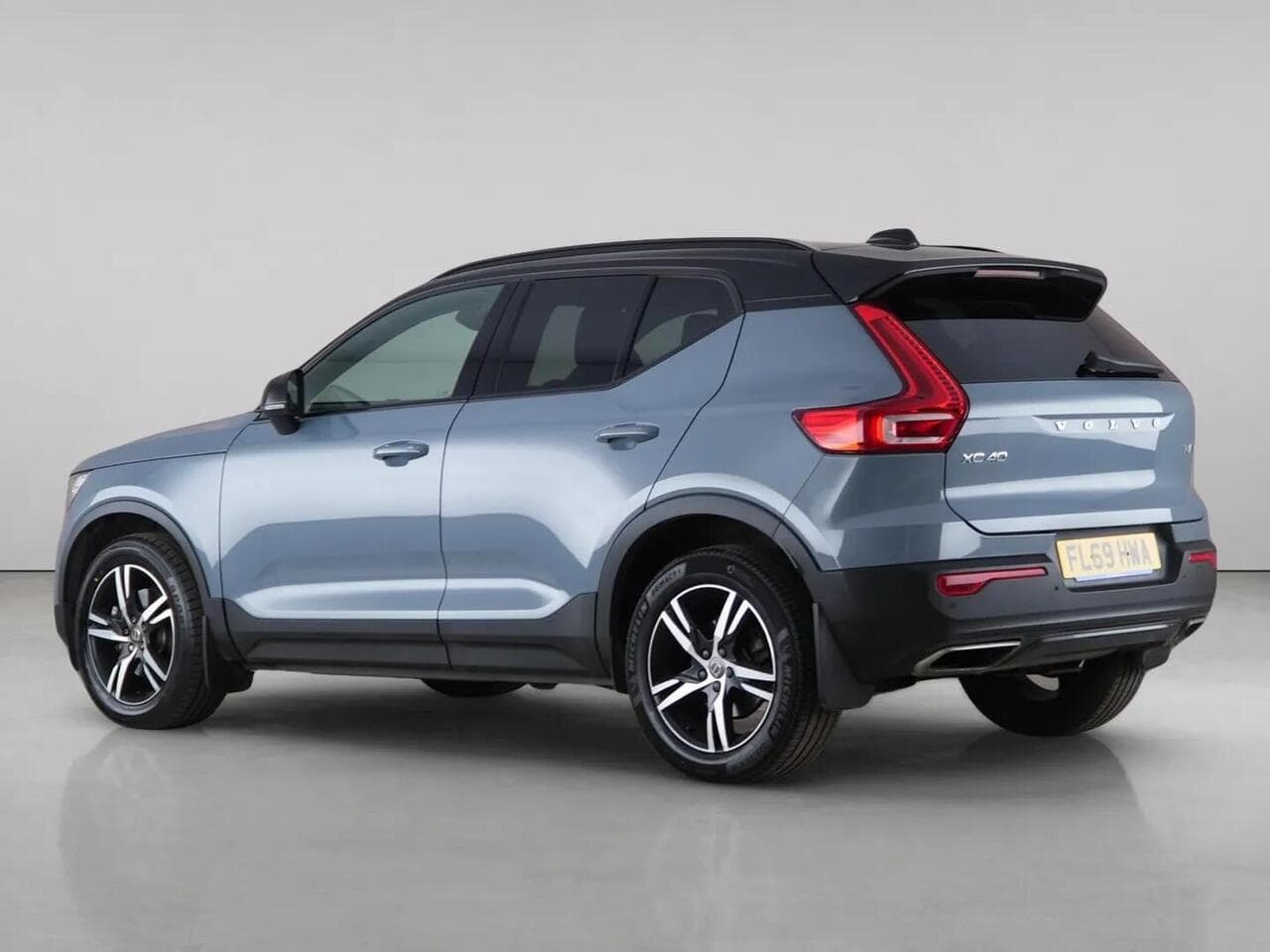 Volvo XC40 thumbnail Rear Left