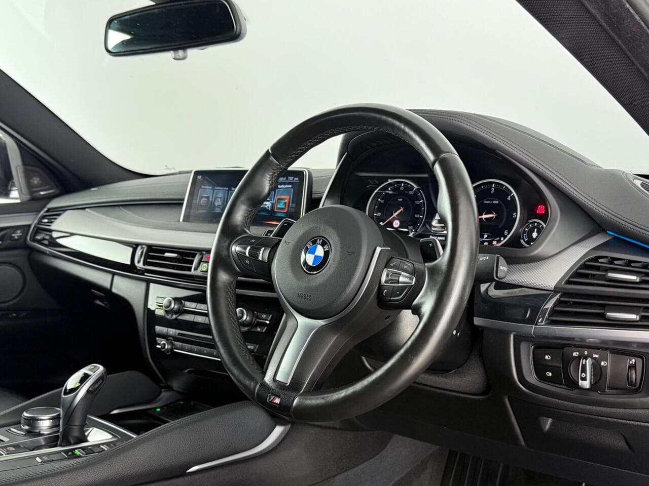 BMW X6 thumbnail Interior Front
