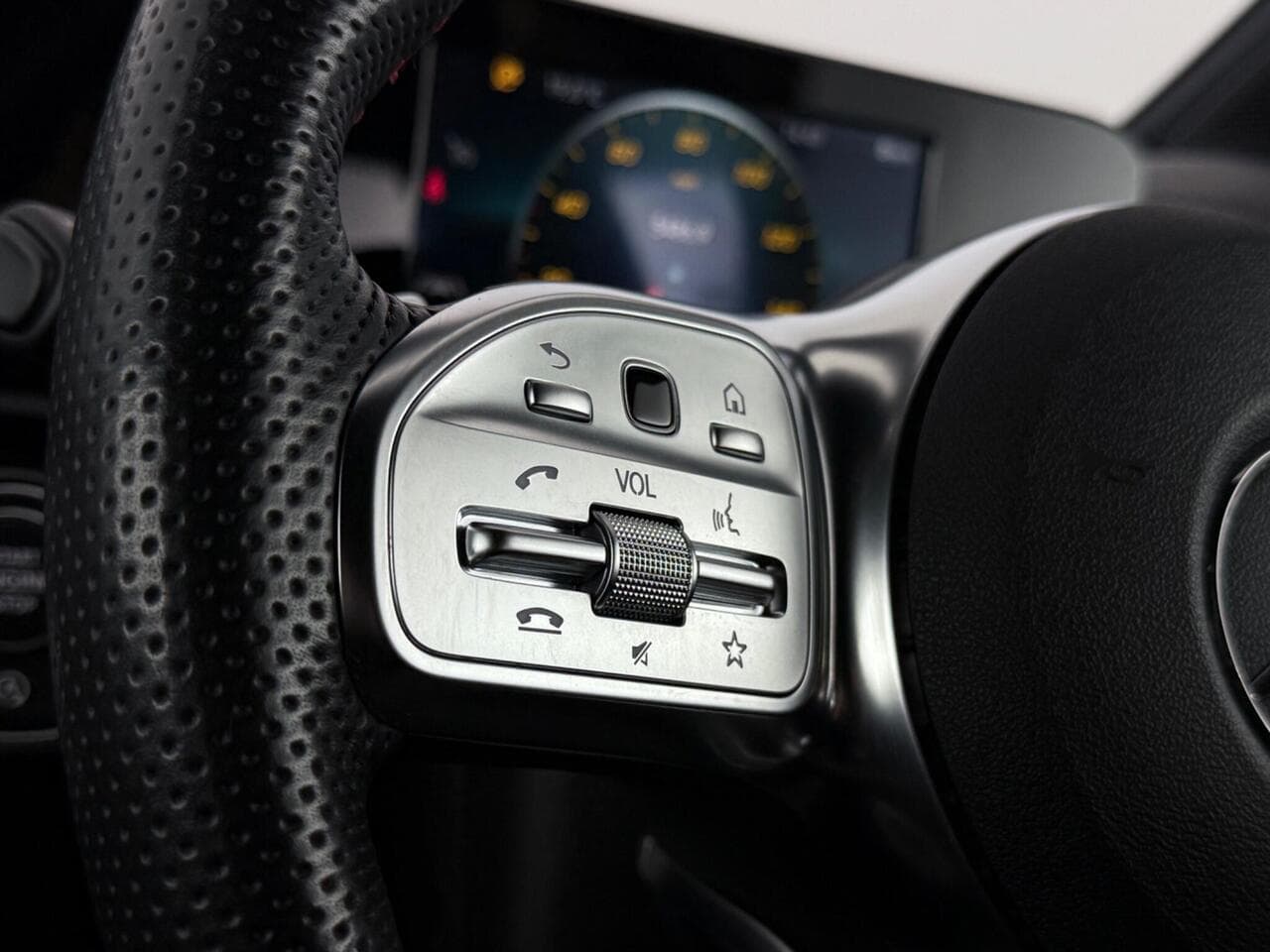 Mercedes-Benz A Class thumbnail Misc Controls