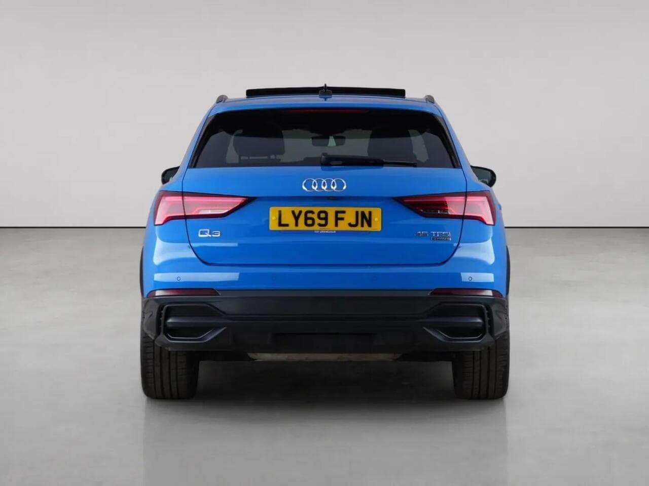 Audi Q3 thumbnail Rear