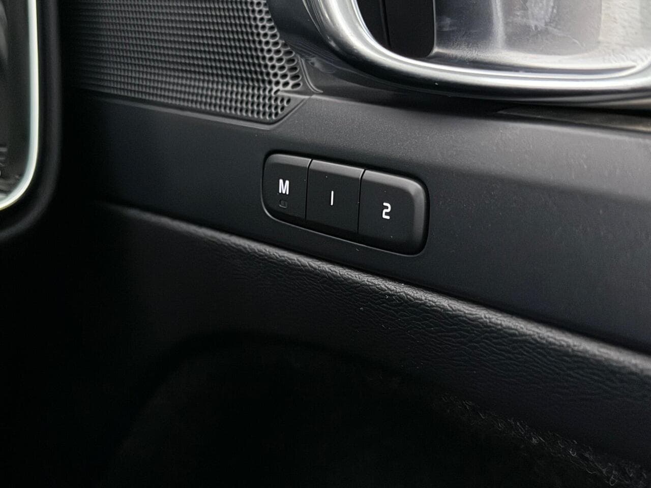Volvo XC40 thumbnail Misc Controls