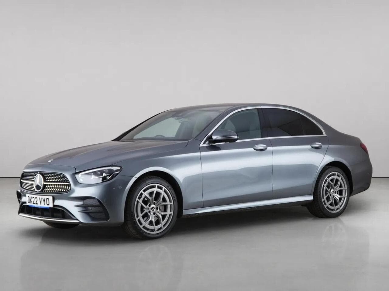 Mercedes-Benz E Class thumbnail Front Left