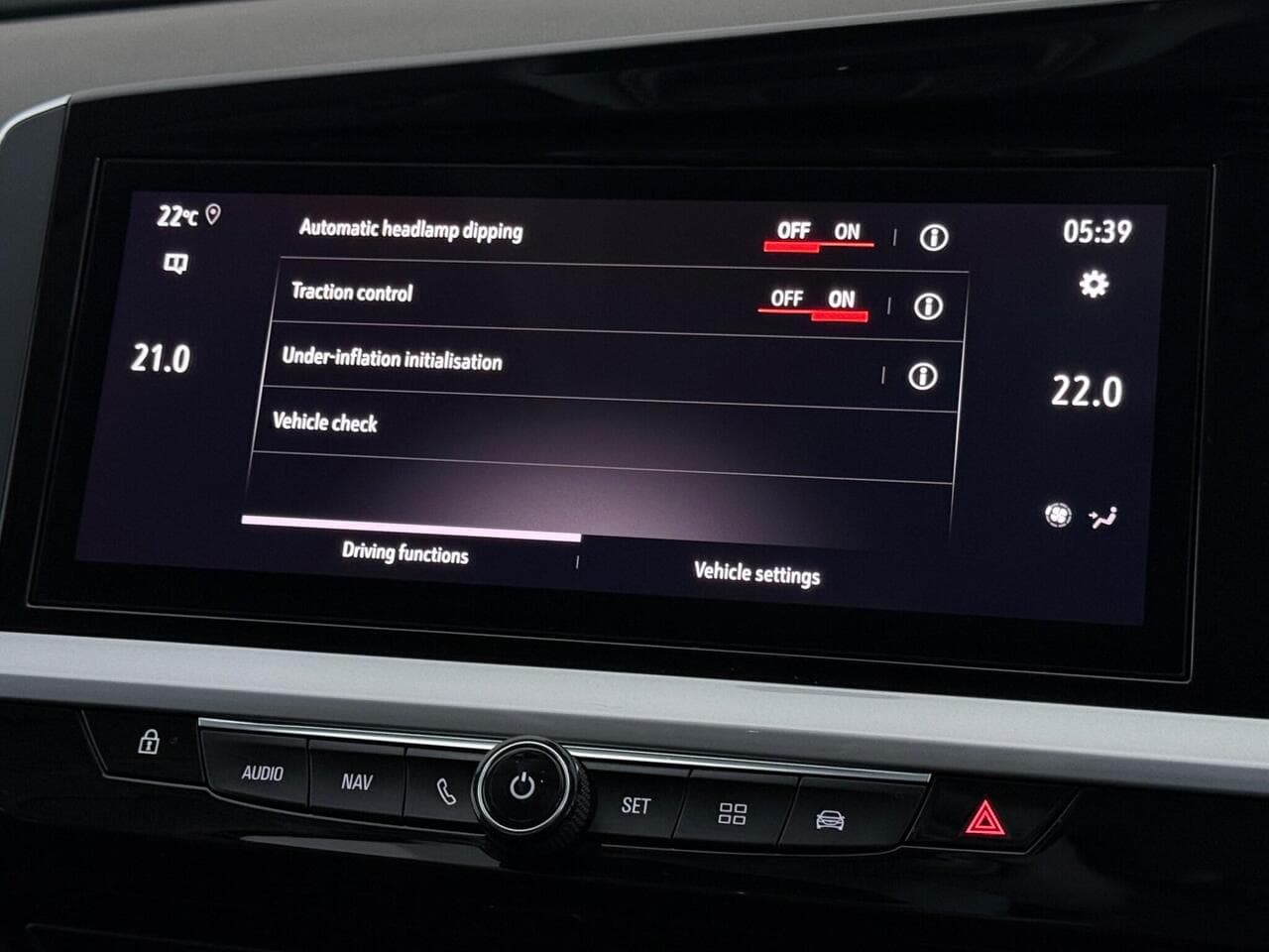 Vauxhall Grandland thumbnail Infotainment System