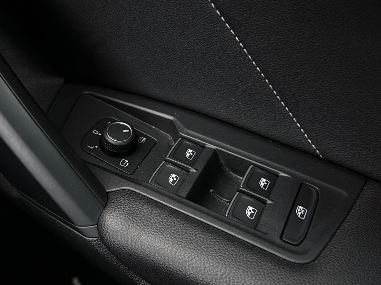 Volkswagen Tiguan thumbnail Misc Controls
