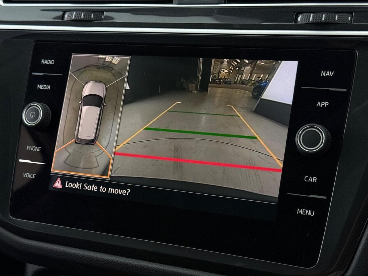 Volkswagen Tiguan thumbnail Infotainment System