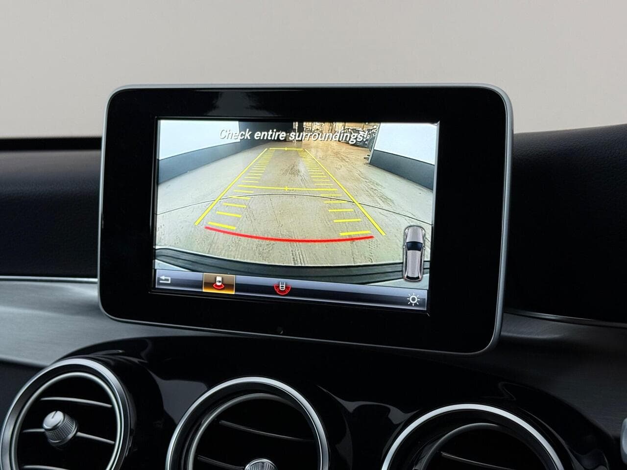 Mercedes-Benz C Class thumbnail Infotainment System
