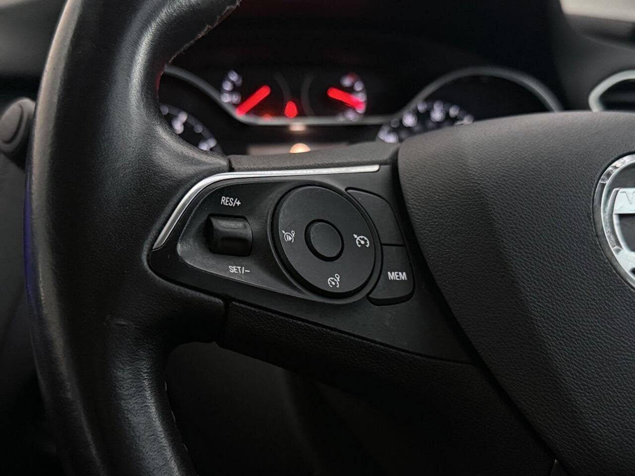 Vauxhall Grandland X thumbnail Misc Controls