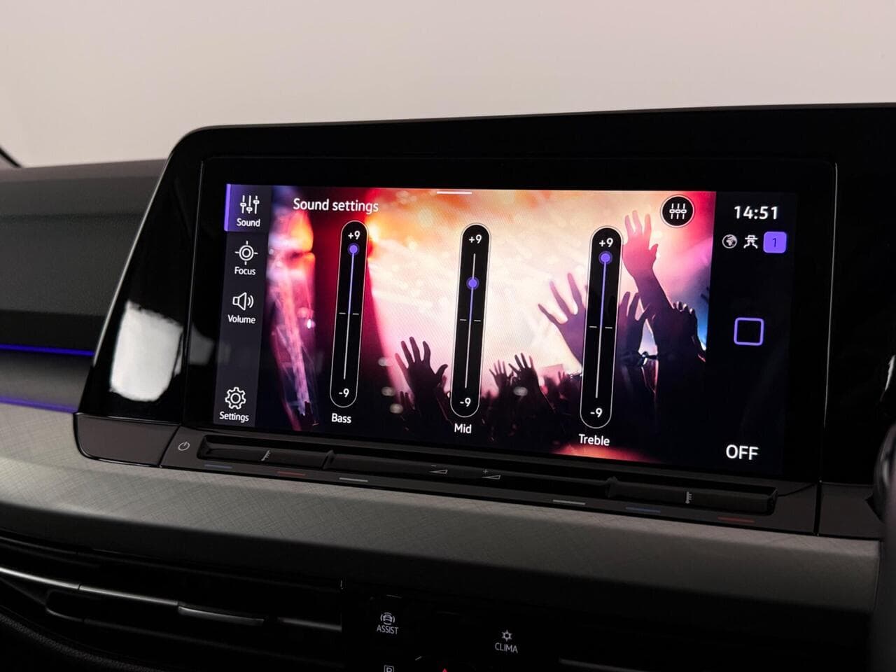 Volkswagen Golf thumbnail Infotainment System