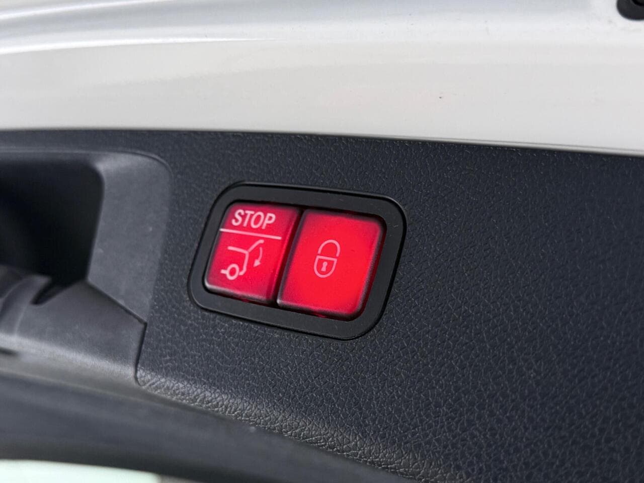 Mercedes-Benz E Class thumbnail Lights Rear