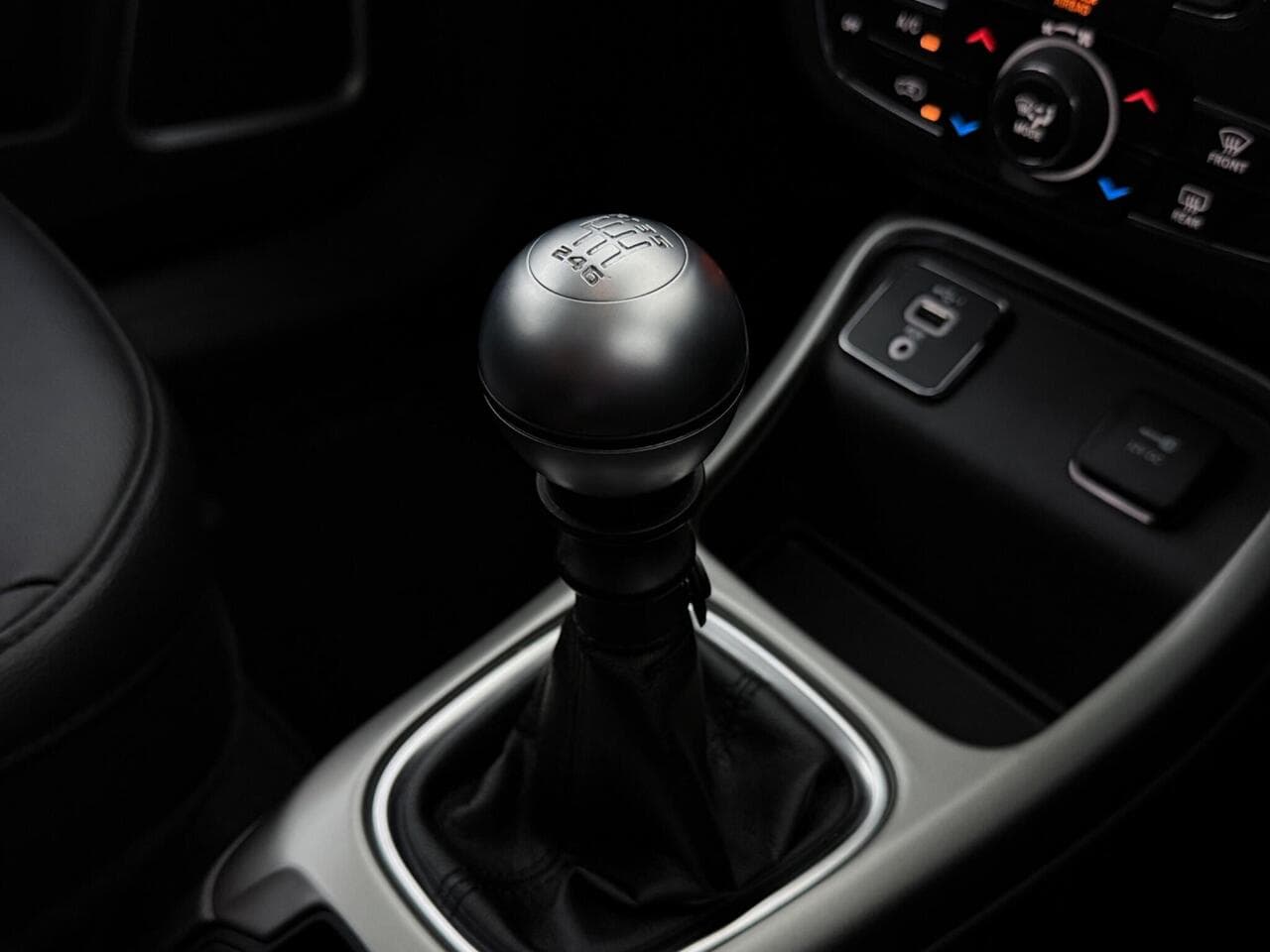 Jeep Compass thumbnail Interior Front
