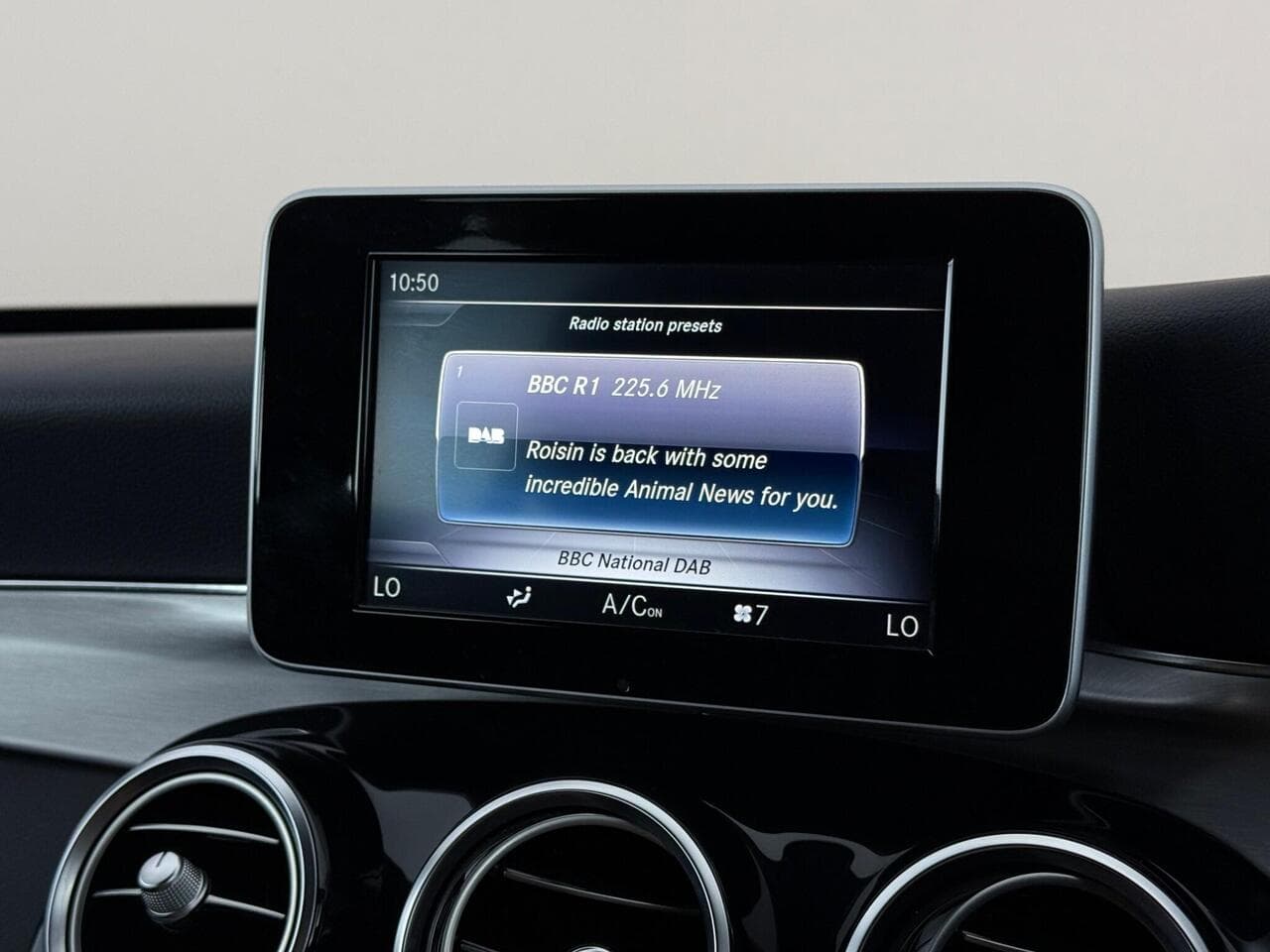 Mercedes-Benz C Class thumbnail Infotainment System